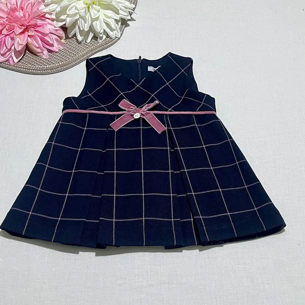 Vestido em fazenda com laço bebé