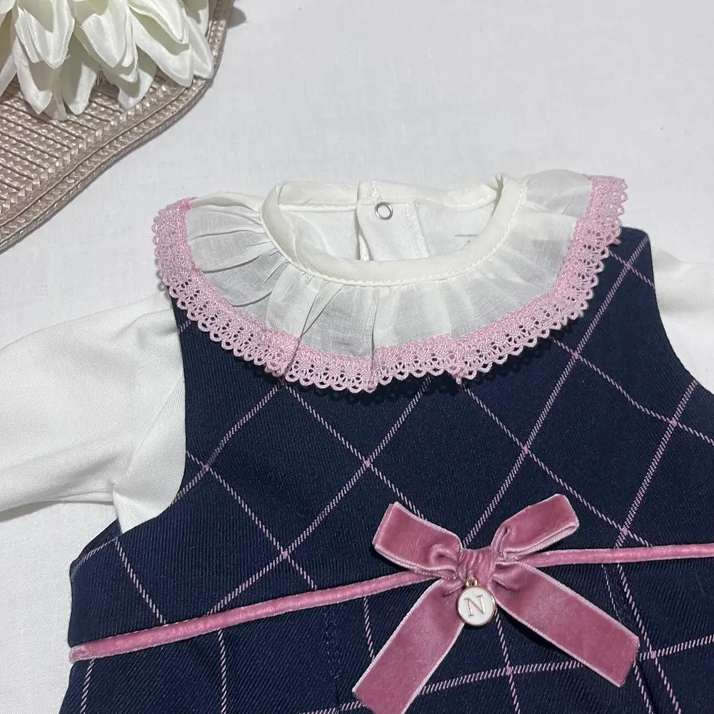 Vestido em fazenda com laço bebé