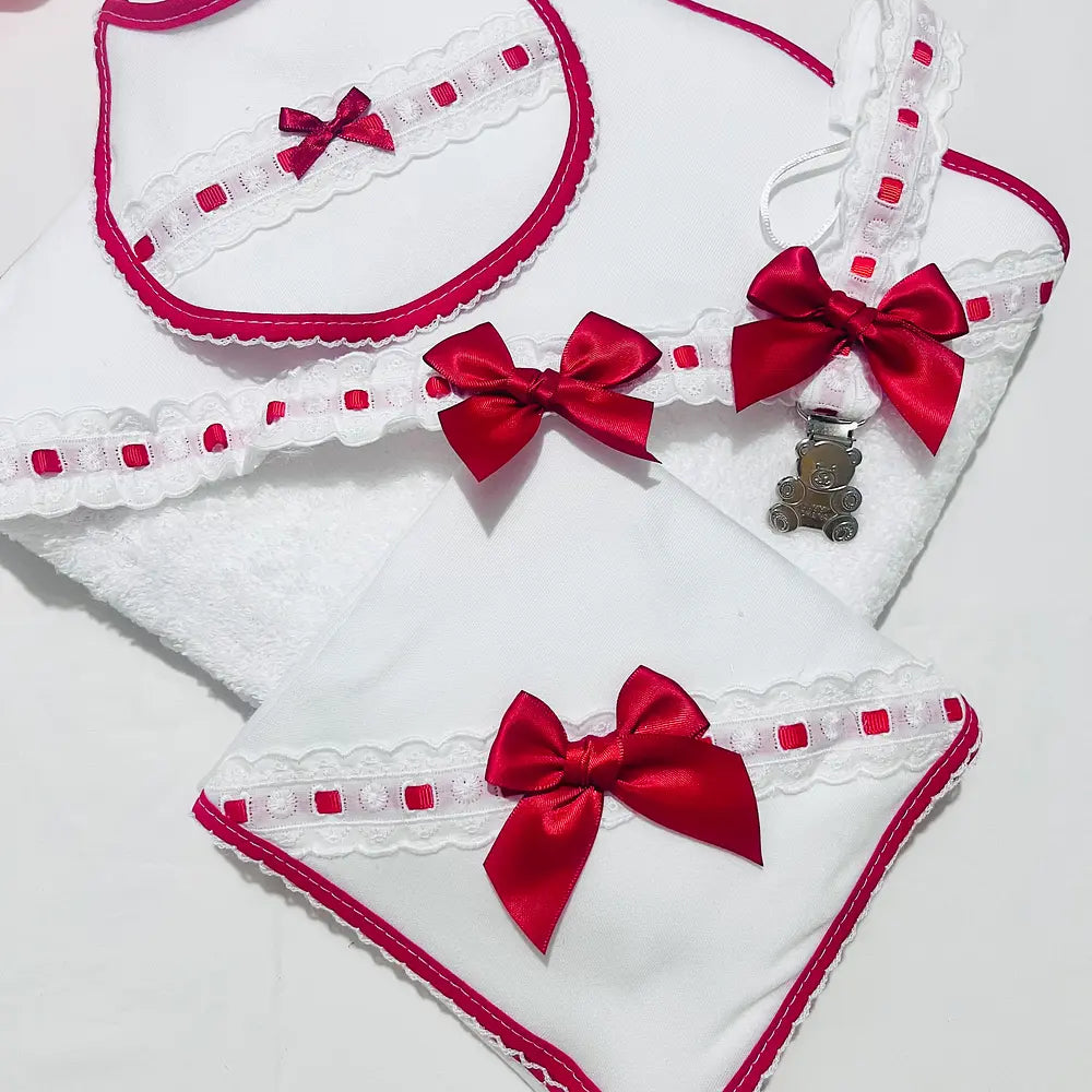 Conjunto de toalha de banho, babete, fralda e prende chupeta para bebé