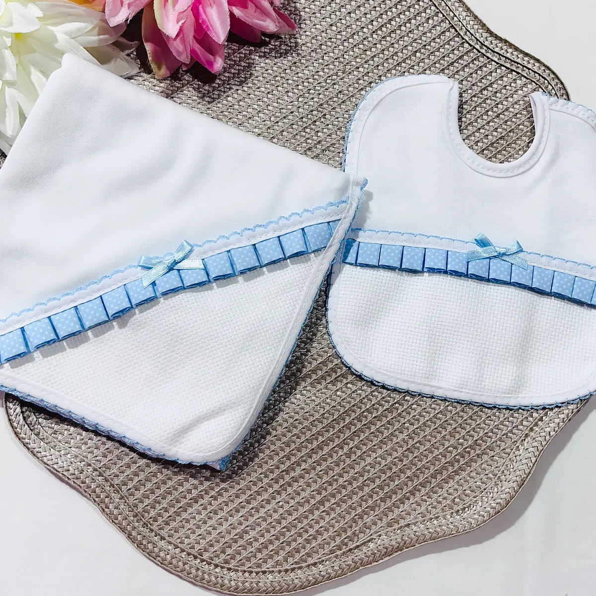 Conjunto fralda e babete para bordar em ponto cruz - várias cores - Com ou Sem personalização