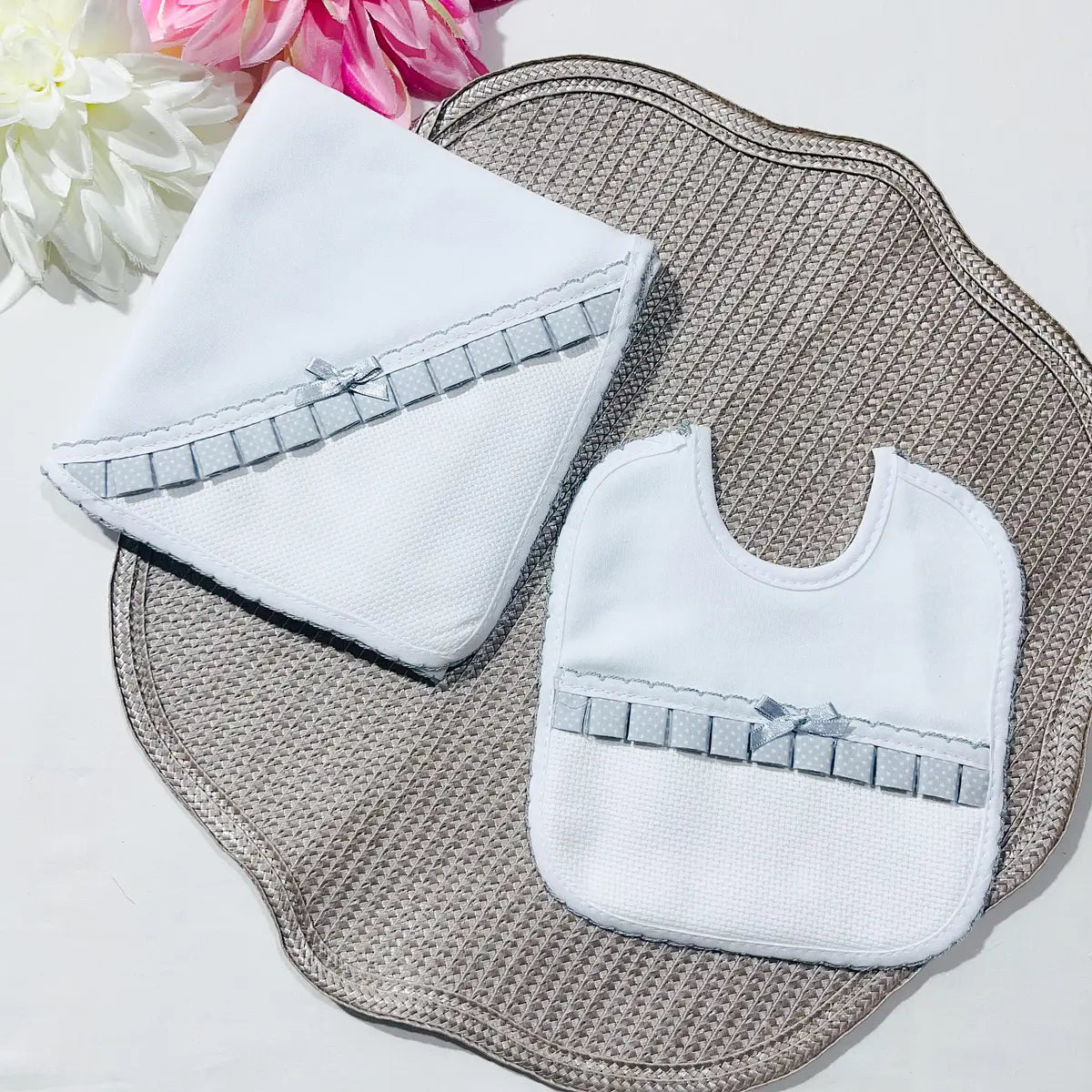 Conjunto fralda e babete para bordar em ponto cruz - várias cores - Com ou Sem personalização