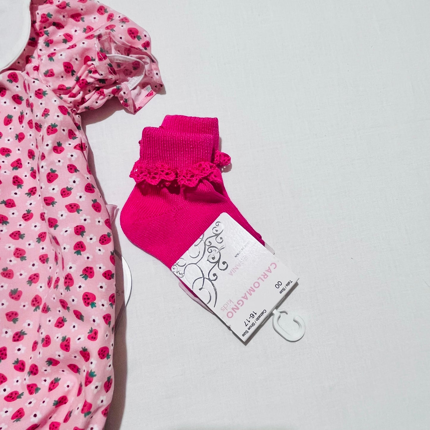 Conjunto fofo e meias para bebé Moranguinho - 100% algodão