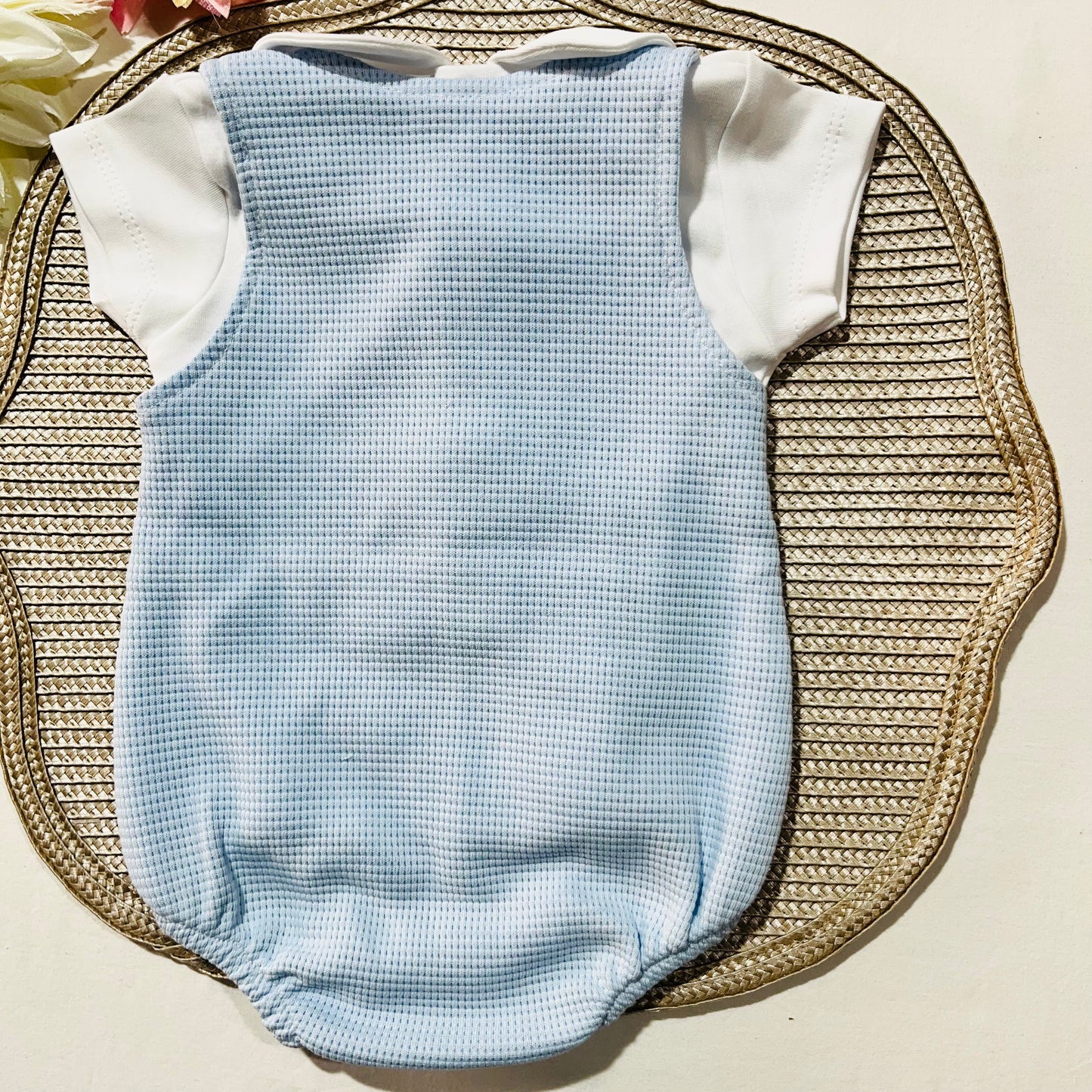 Conjunto saída de maternidade para bebé - Fofo e camisa em azul bebé  - Pintinhas