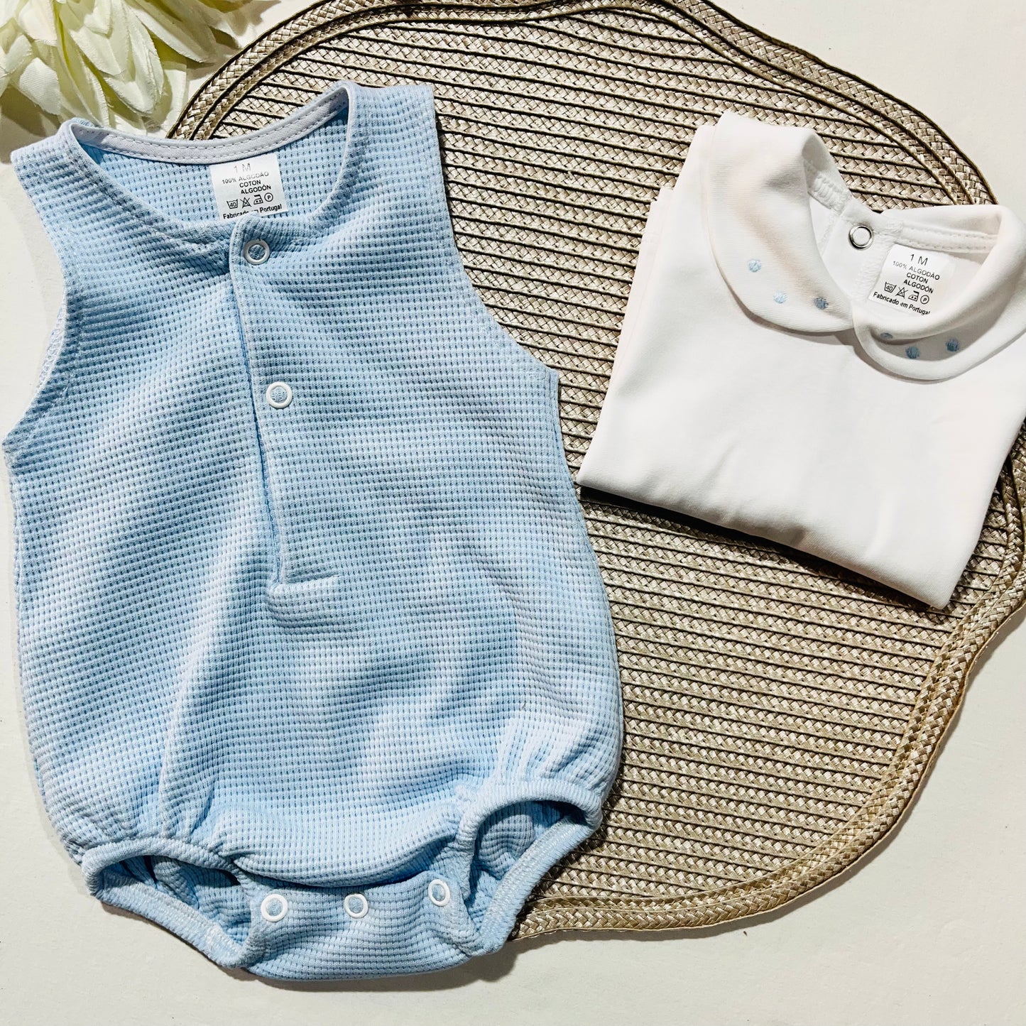 Conjunto saída de maternidade para bebé - Fofo e camisa em azul bebé  - Pintinhas