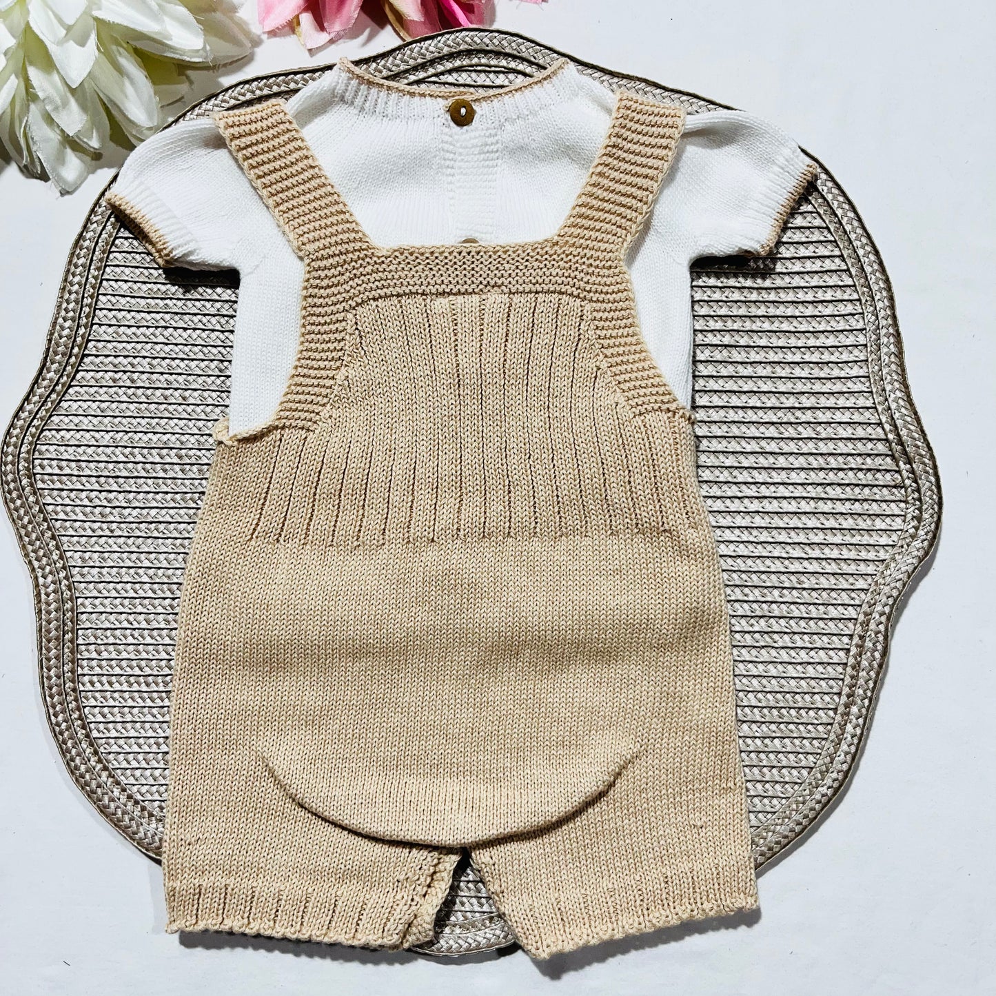 Conjunto saída de maternidade para bebé - Conjunto de malha para Bebé - Camisola e calção em Algodão - Areia