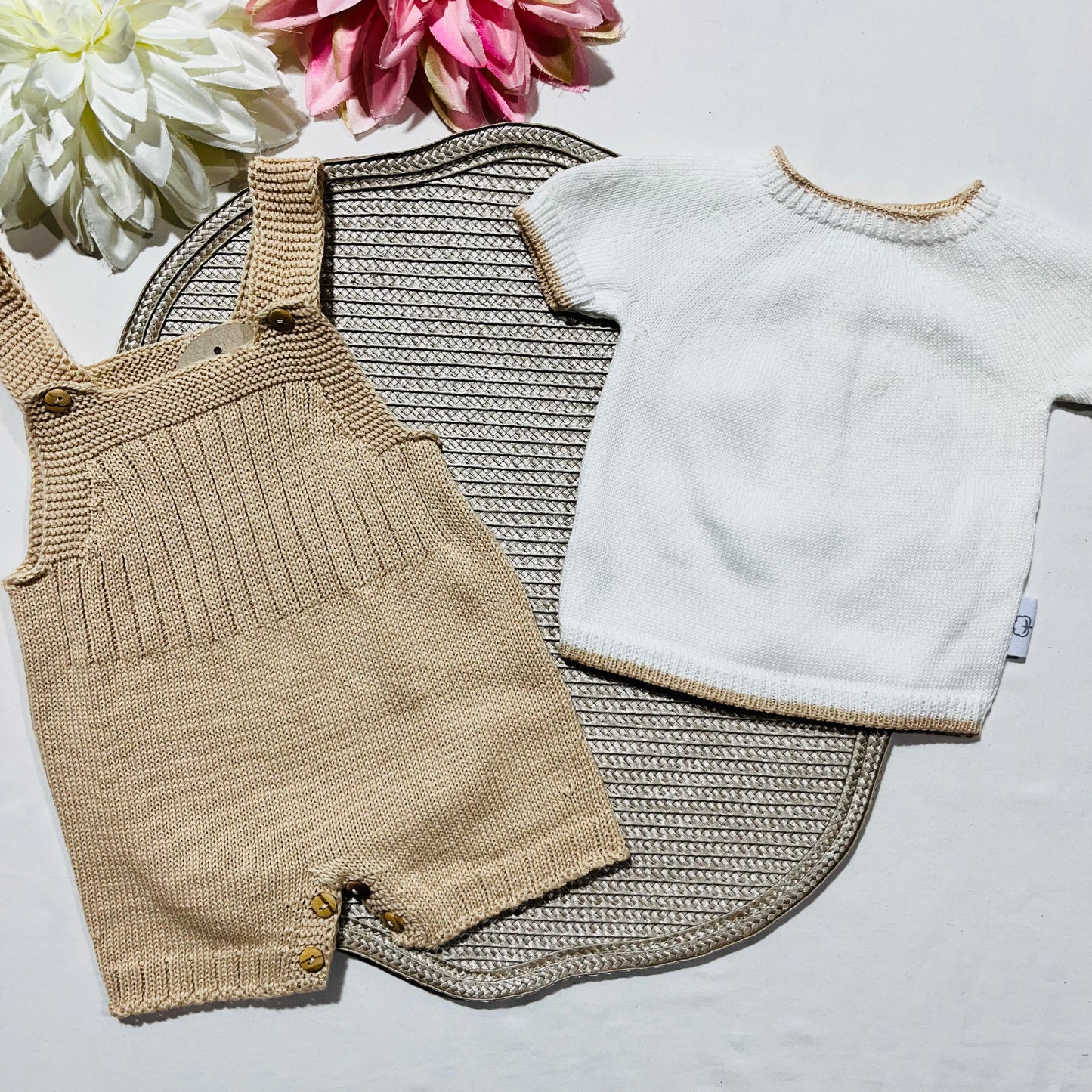 Conjunto saída de maternidade para bebé - Conjunto de malha para Bebé - Camisola e calção em Algodão - Areia