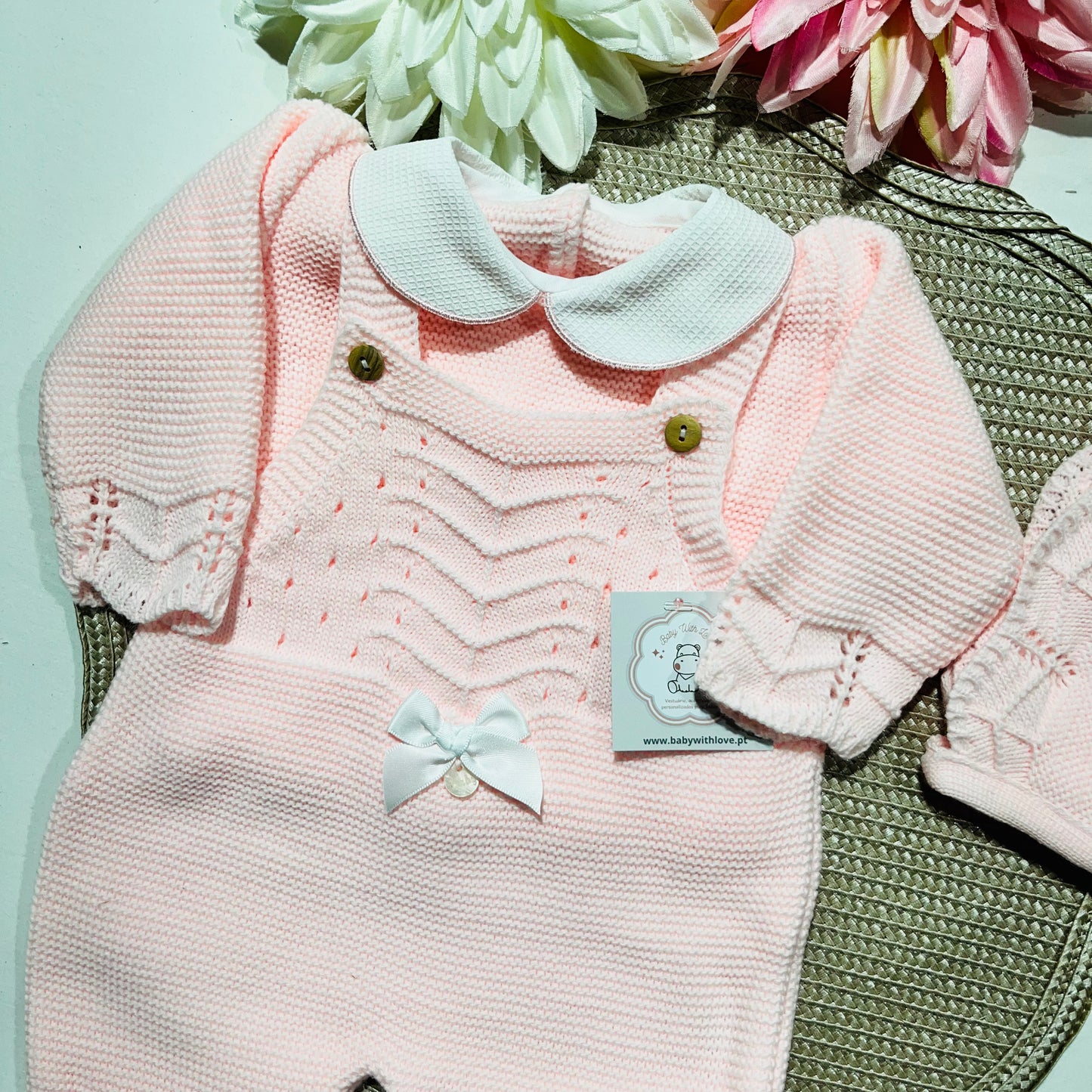 Conjunto saída de maternidade para bebé - Jardineira, blusa e touca - Rosa