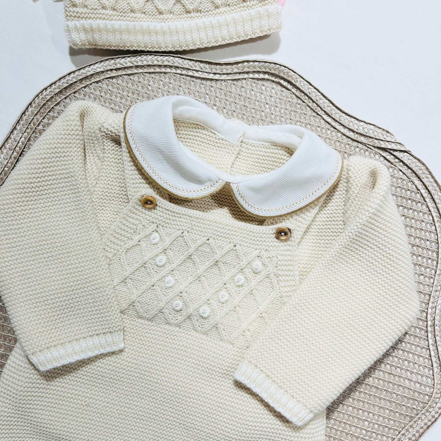 Conjunto saída de maternidade para bebé - Fofo, camisola e gorro em malha