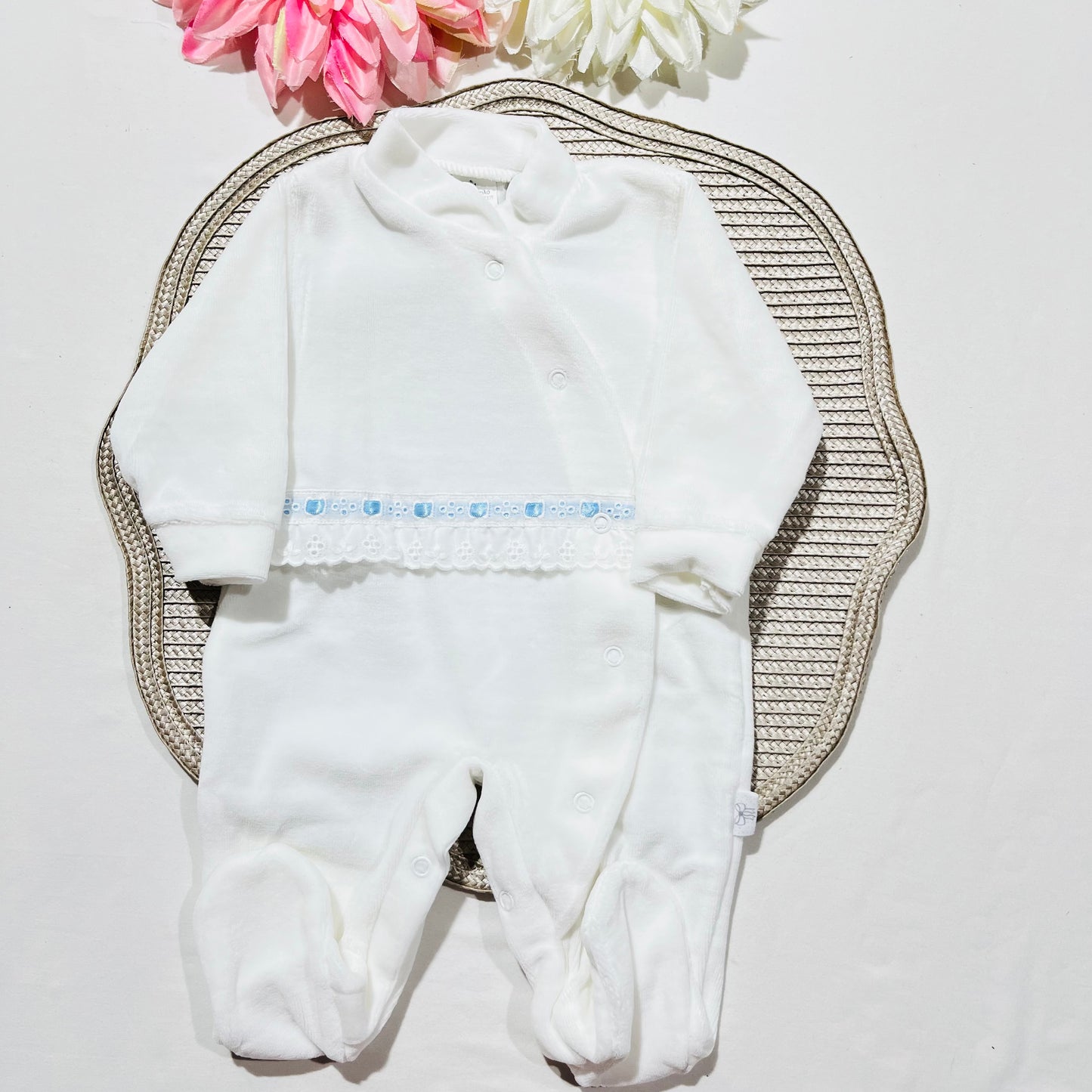 Babygrow recém-nascido - Veludo com bordado inglês