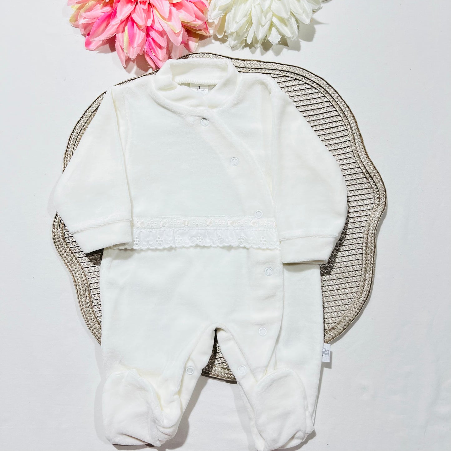 Babygrow recém-nascido - Veludo com bordado inglês