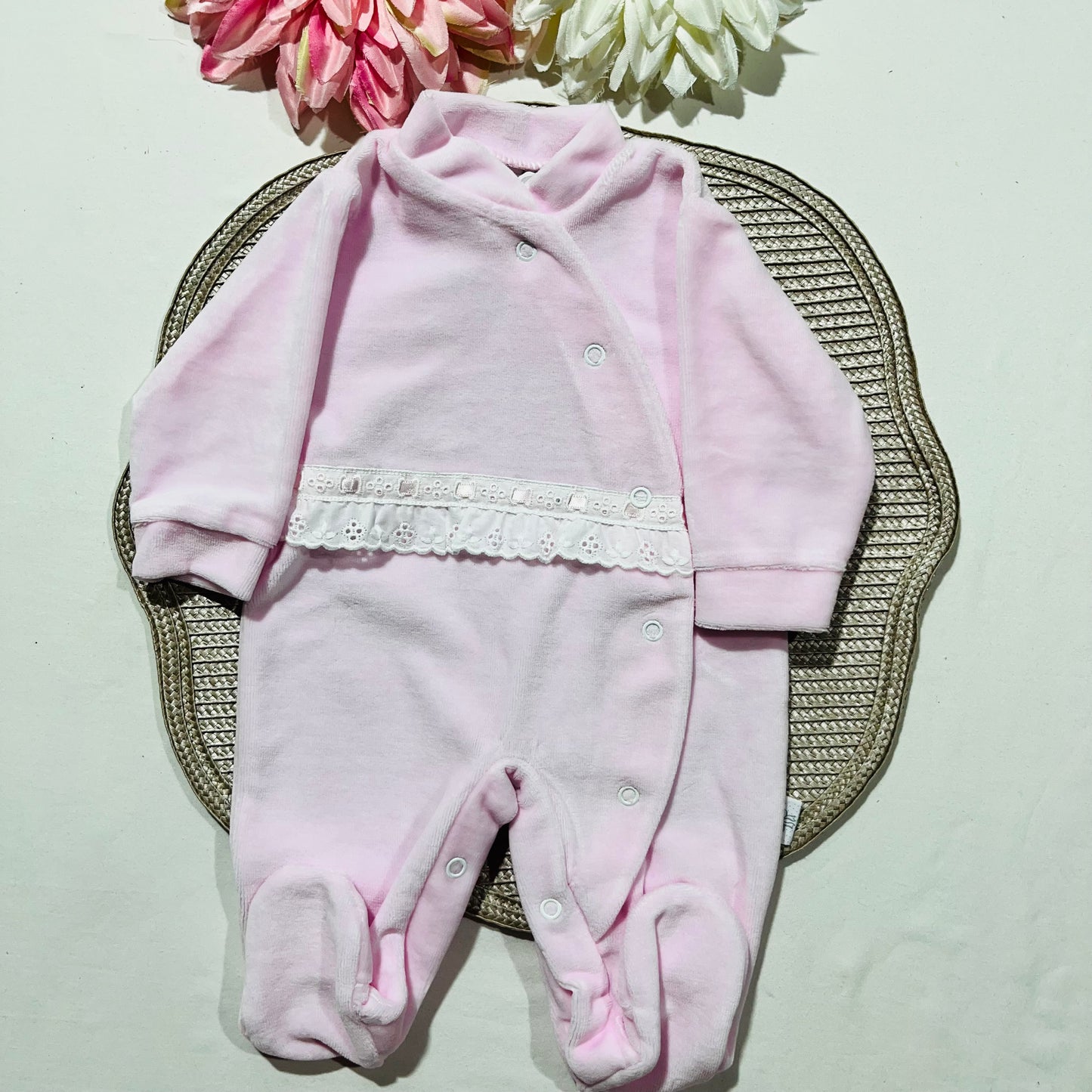 Babygrow recém-nascido - Veludo com bordado inglês