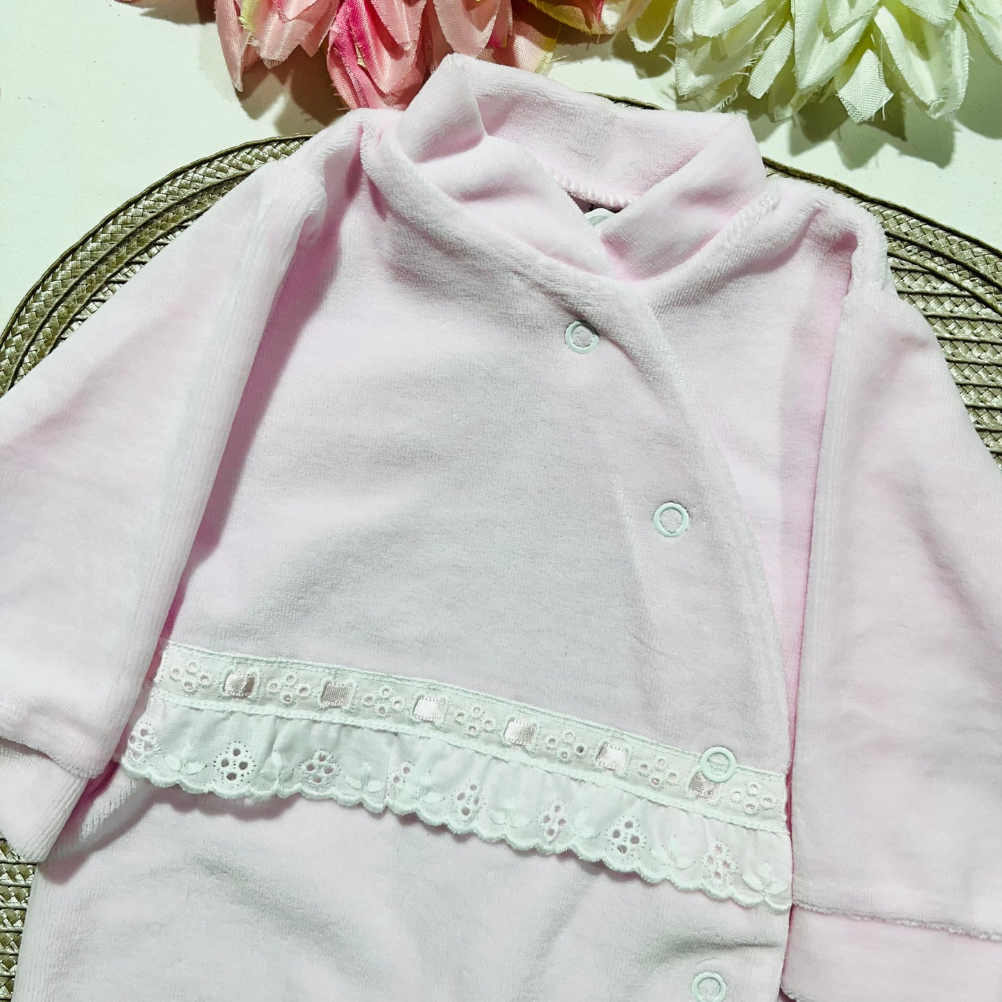Babygrow recém-nascido - Veludo com bordado inglês