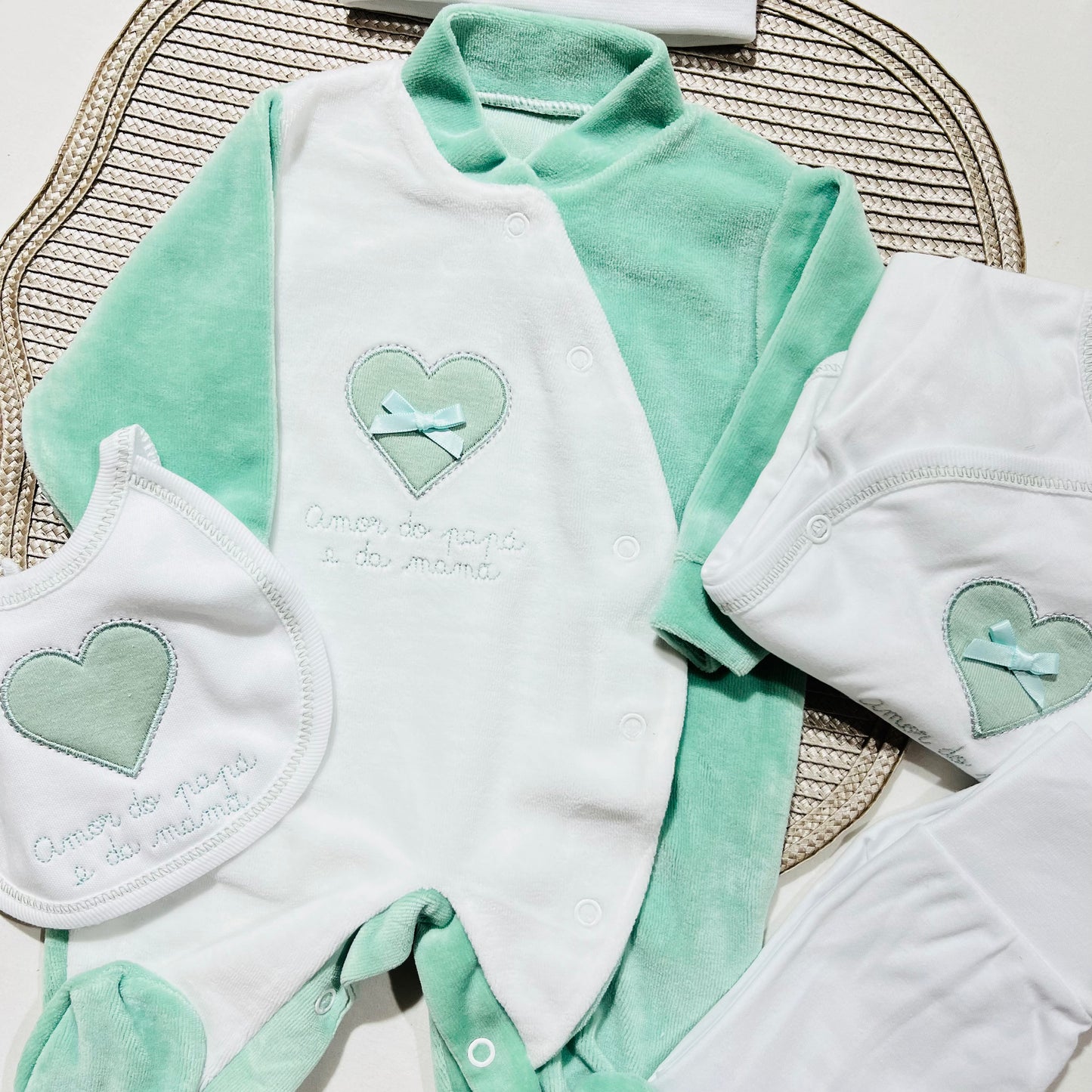 Conjunto primeira roupinha recém nascido em Veludo - Amor