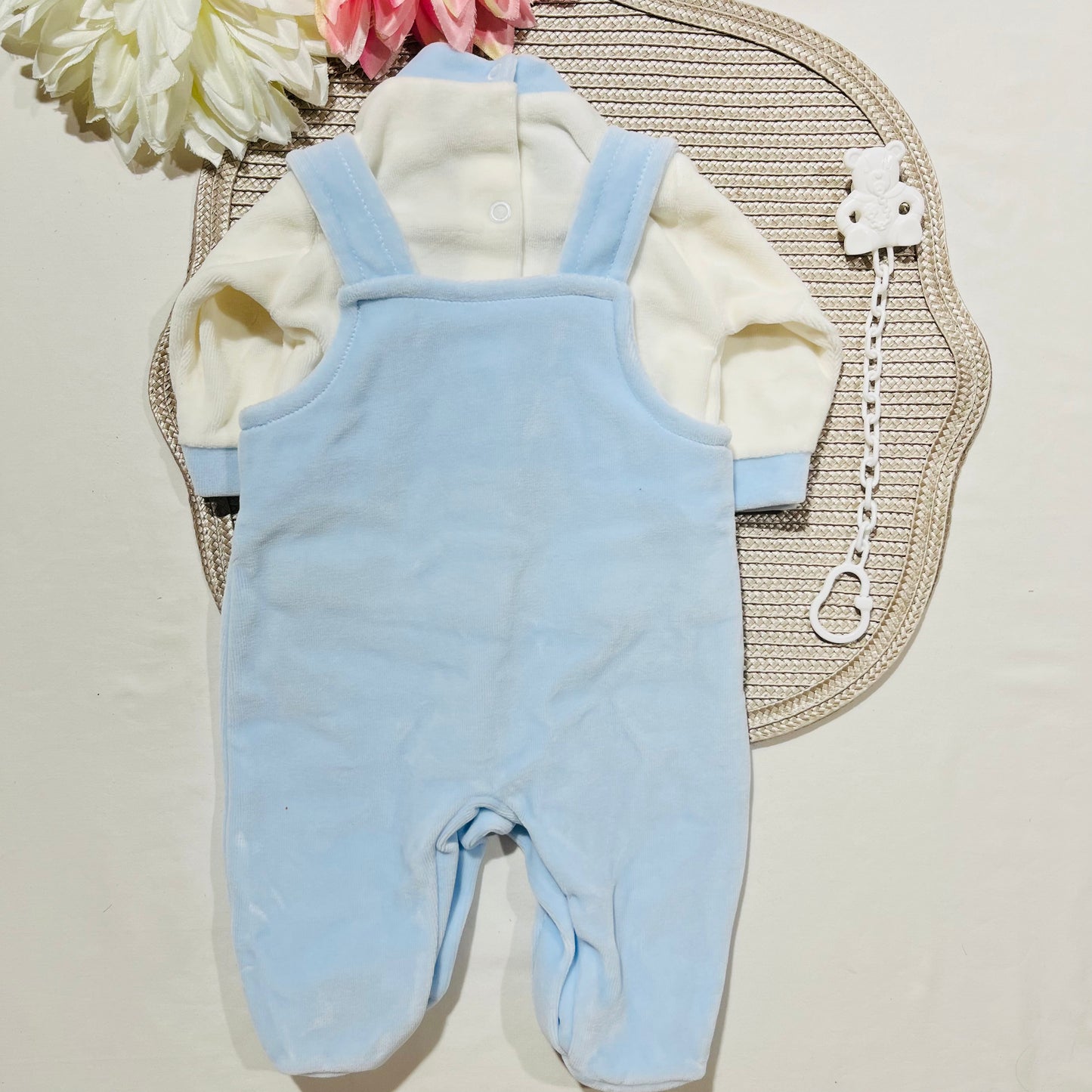 Conjunto jardineira bebé "Gatito" com prende chucha em veludo - Azul