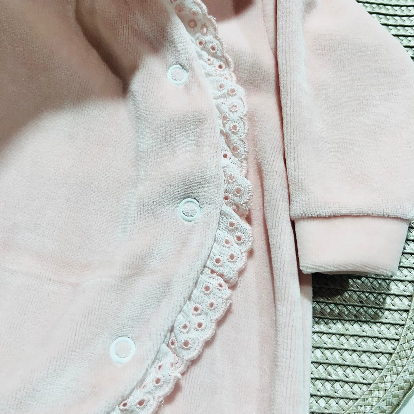 Babygrow Marieta para bebé em veludo