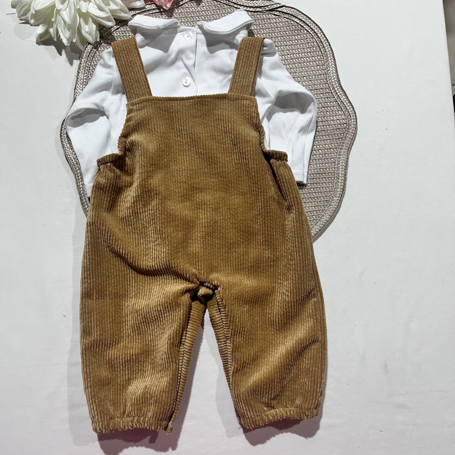 Conjunto Tomás em bombazina - jardineira e camisa - 3,6 e 12M - Areia