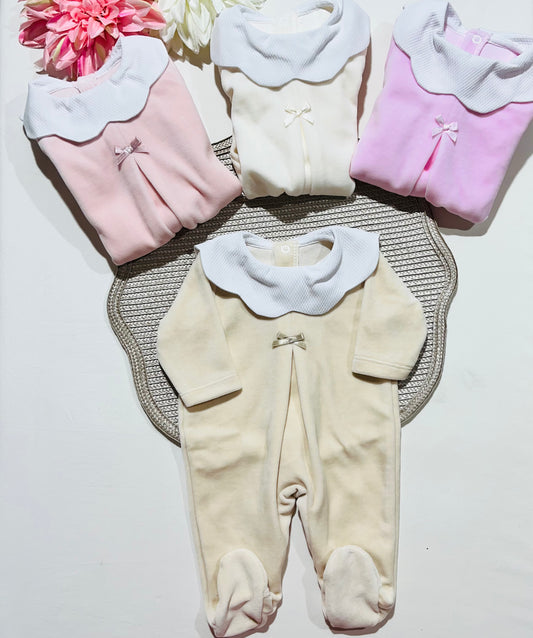 Babygrow em veludo com gola pique