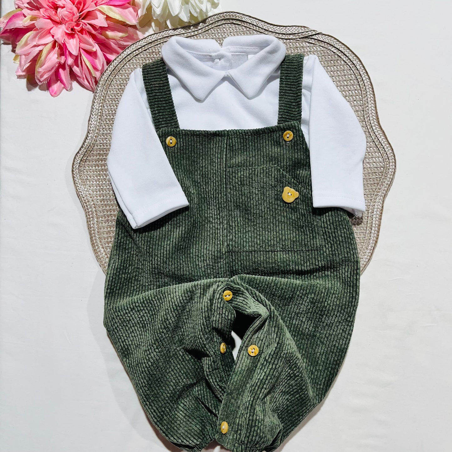 Conjunto Lucas em bombazina - jardineira e camisa - 3,6 e 12M - Verde seco