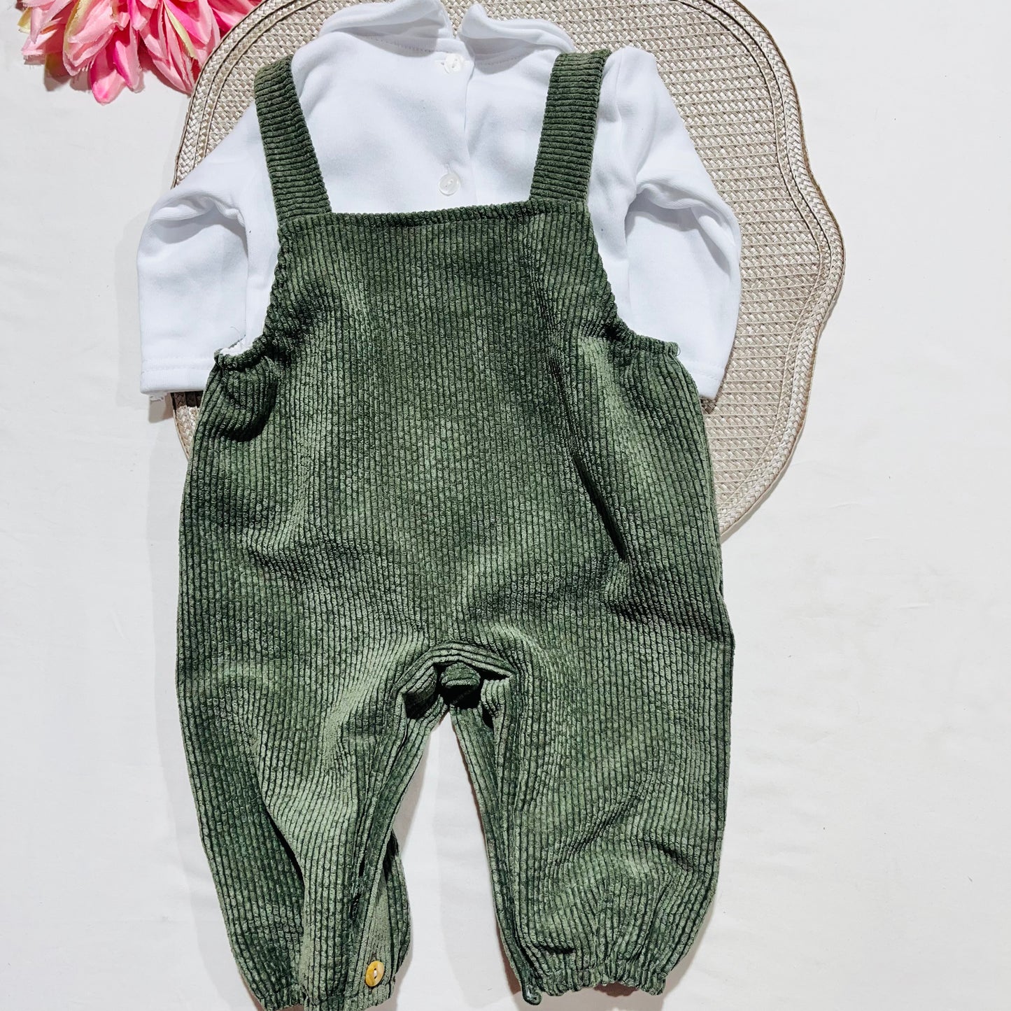 Conjunto Lucas em bombazina - jardineira e camisa - 3,6 e 12M - Verde seco