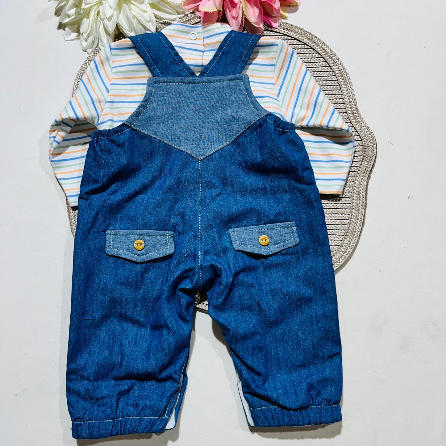 Conjunto jardineira para bebé - Carrinho