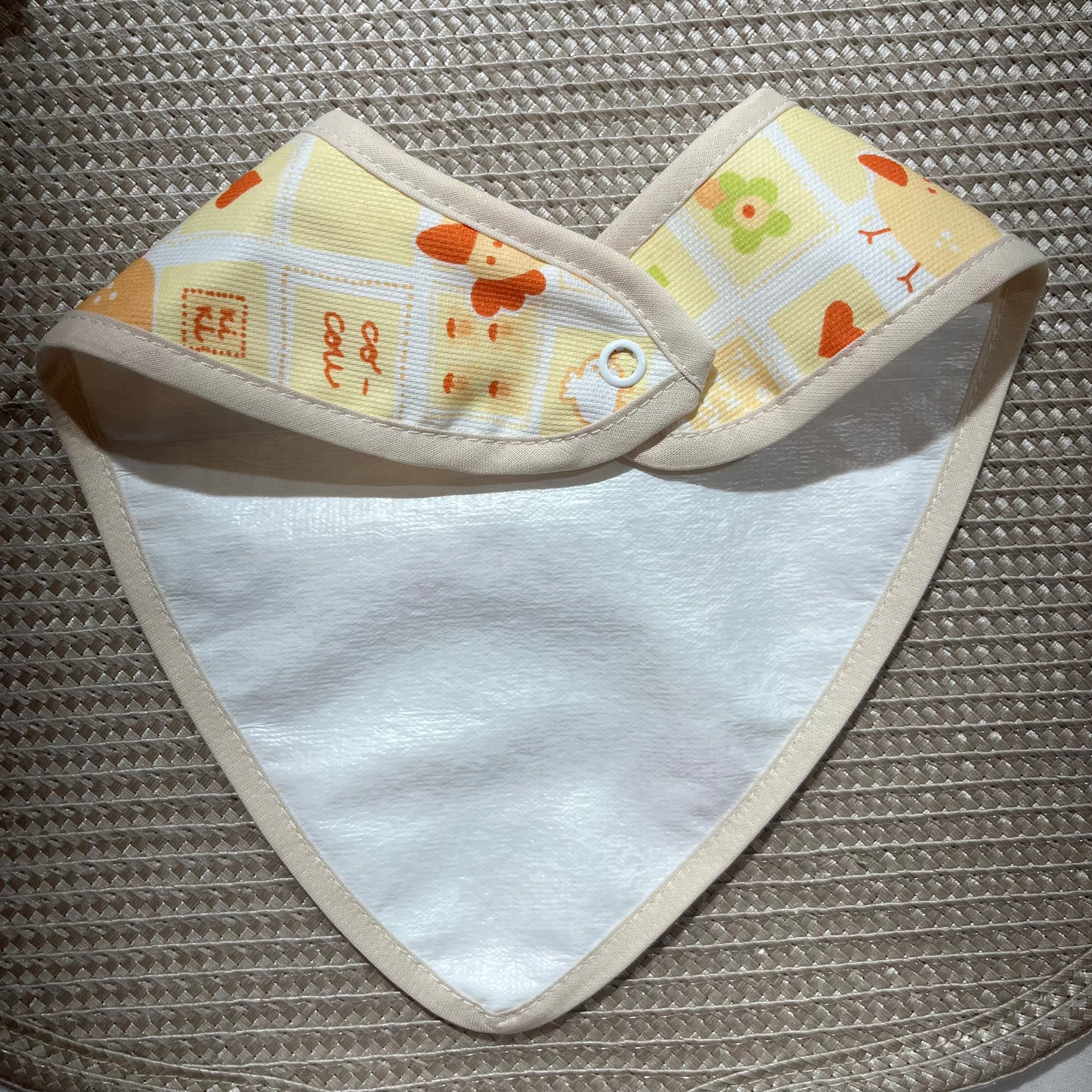 Bandana de bebé impermeável - Vários padrões e cores