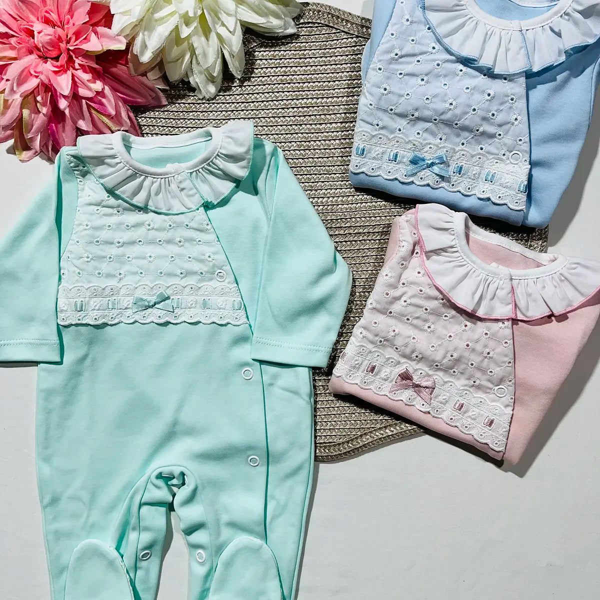 Babygrow recém-nascido - Algodão com bordado inglês