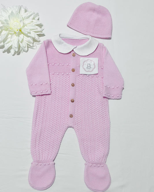 Conjunto de bebé em algodão, macacão e gorro malha