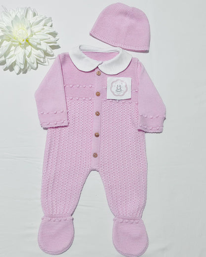 Conjunto de bebé em algodão, macacão e gorro malha