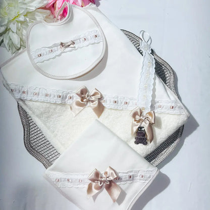 Conjunto de toalha de banho, babete, fralda e prende chupeta para bebé