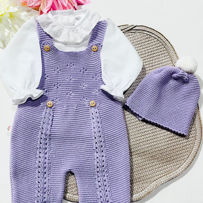 Conjunto de jardineira touca e blusa 100% algodão em malha para bebé