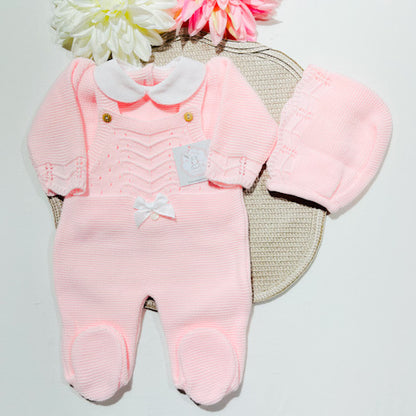 Conjunto saída de maternidade para bebé - Jardineira, blusa e touca - Rosa