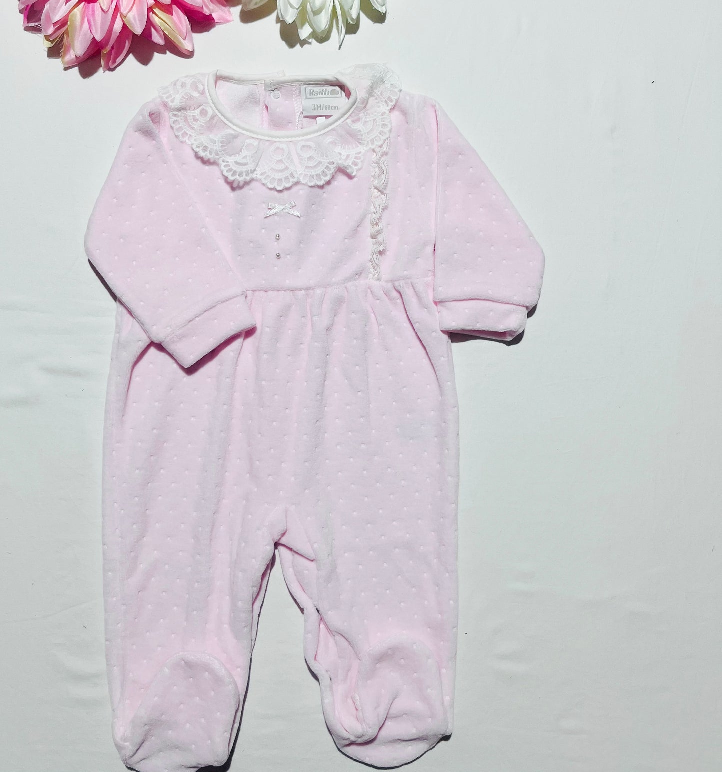 Babygrow rosa recém-nascido de veludo