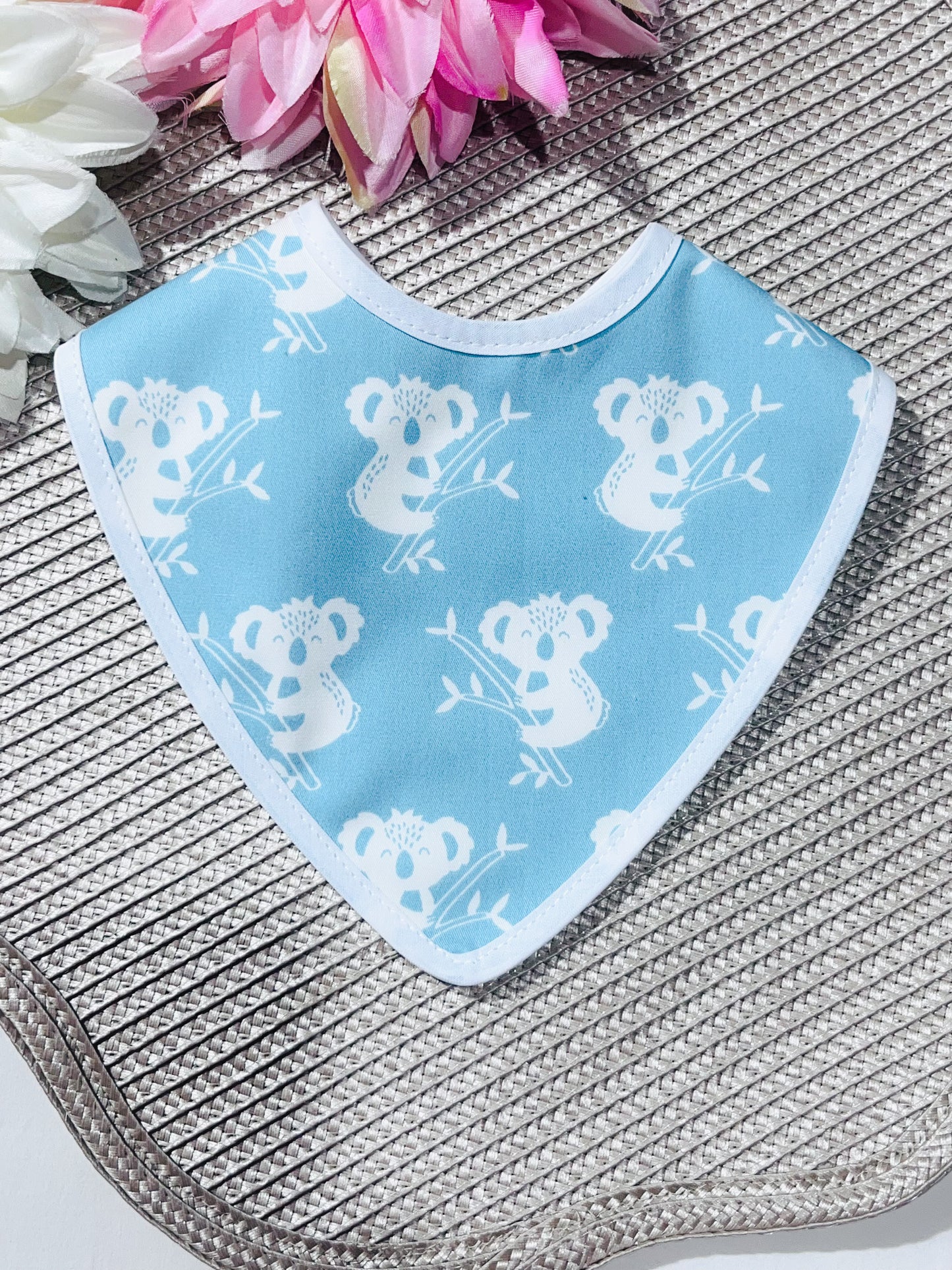 Bandana de bebé impermeável - Varios padrões e cores
