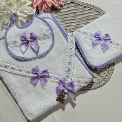 Conjunto de toalha de banho, babete, fralda e prende chupeta para bebé
