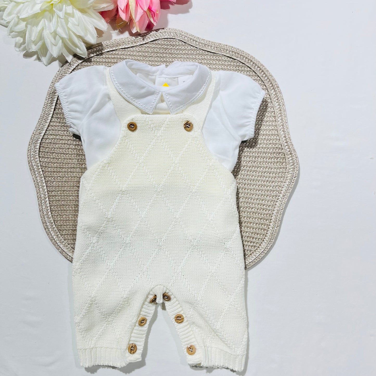 Conjunto de bebé em malha - Jardineira e camisa em algodão