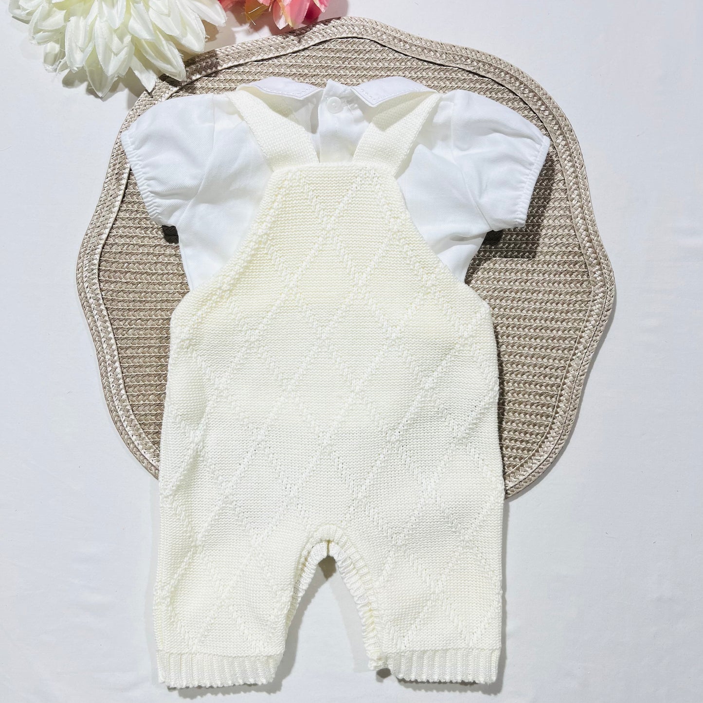 Conjunto de bebé em malha - Jardineira e camisa em algodão