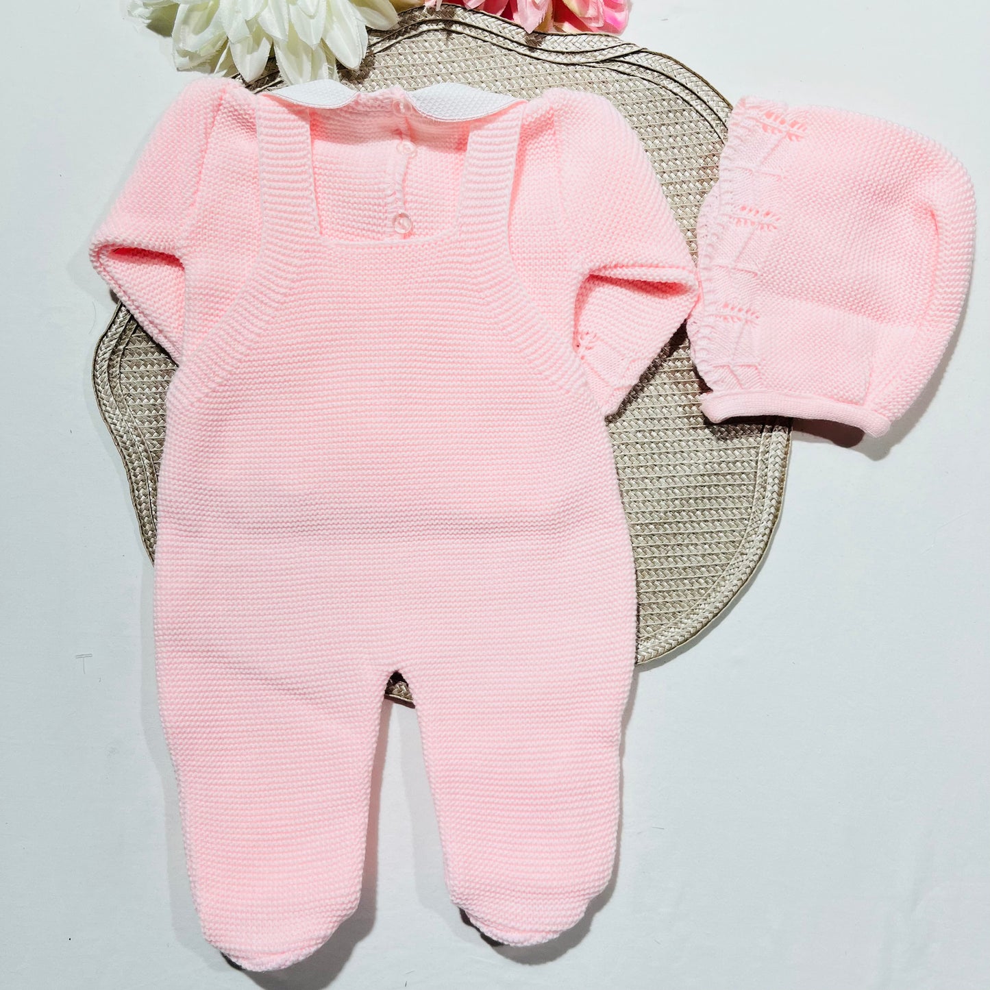 Conjunto saída de maternidade para bebé - Jardineira, blusa e touca - Rosa
