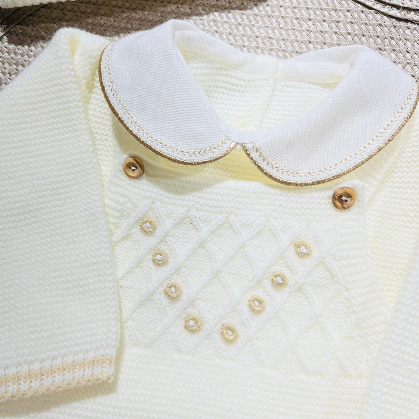 Conjunto saída de maternidade para bebé - Fofo, camisola e gorro em malha