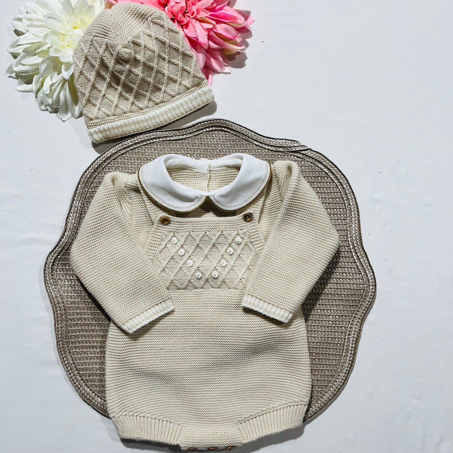 Conjunto saída de maternidade para bebé - Fofo, camisola e gorro em malha