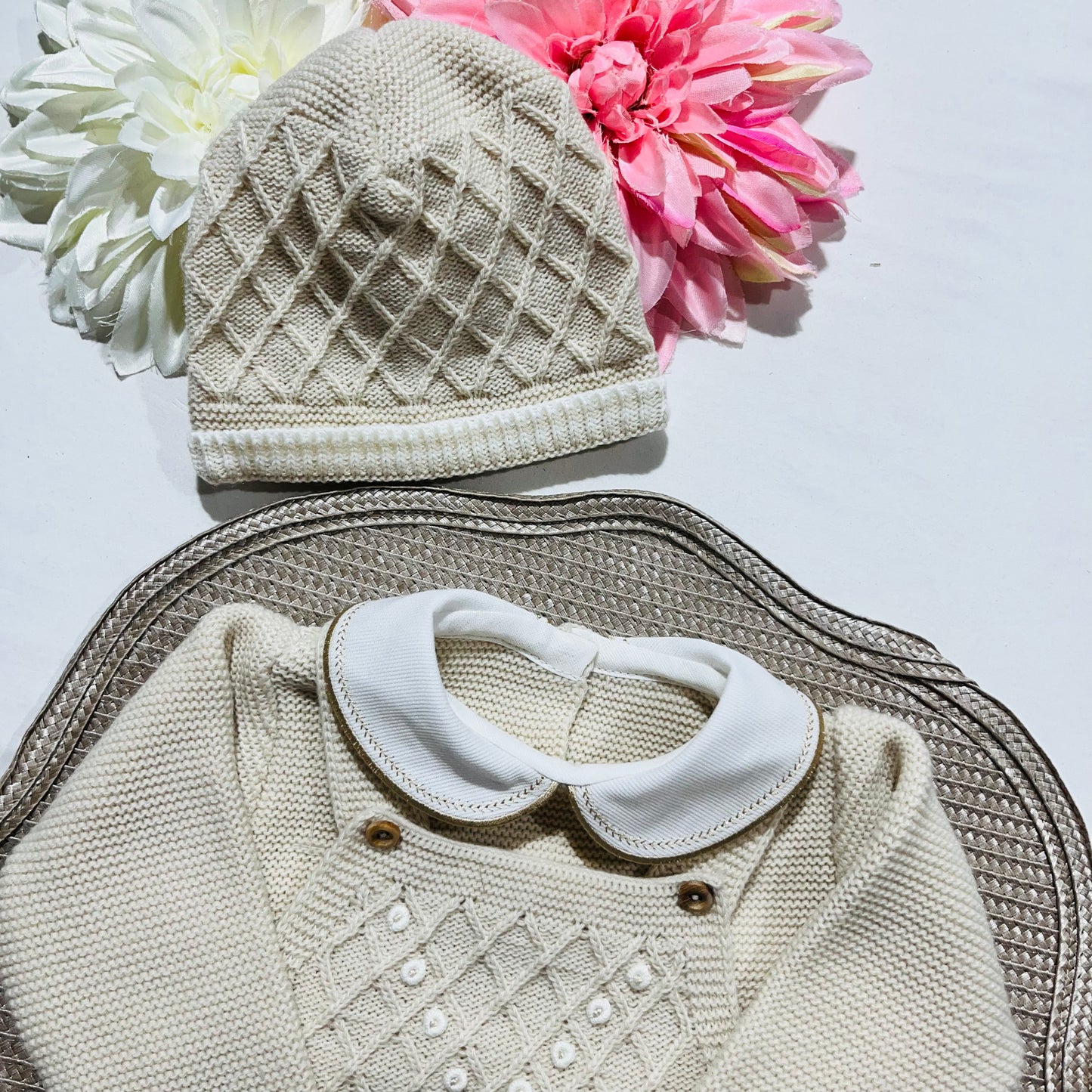 Conjunto saída de maternidade para bebé - Fofo, camisola e gorro em malha