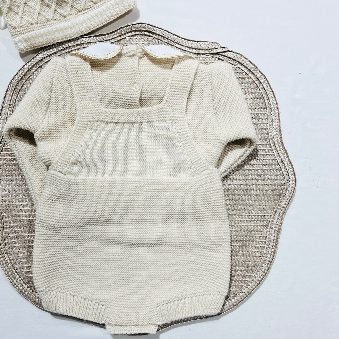 Conjunto saída de maternidade para bebé - Fofo, camisola e gorro em malha