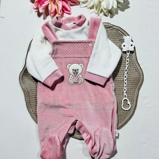 Conjunto jardineira bebé "Ursito" com prende chucha em veludo - Rosa