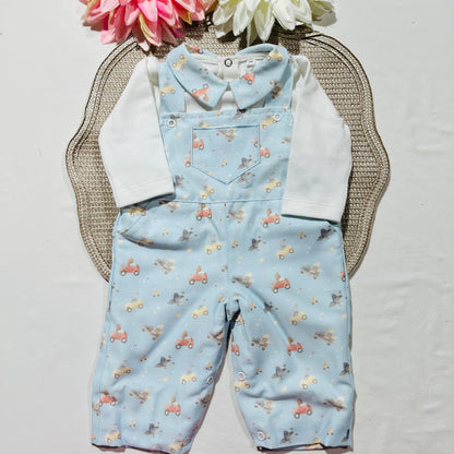 Conjunto de jardineira e camisola para bebé - carrinhos