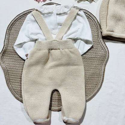 Conjunto jardineira,  camisa  e gorro para bebé - 1/3M - Areia