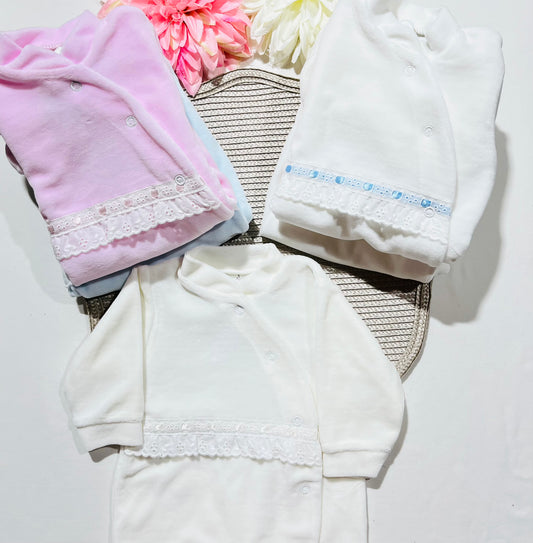 Babygrow  recém-nascido -  Veludo com bordado inglês