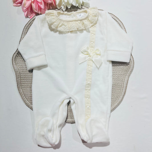 Babygrow em veludo bordado inglês clássico - Pérola - 0,1 e 2M
