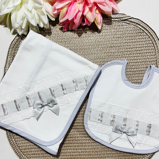 Conjunto fralda e babete bordado inglês - Com ou Sem personalização