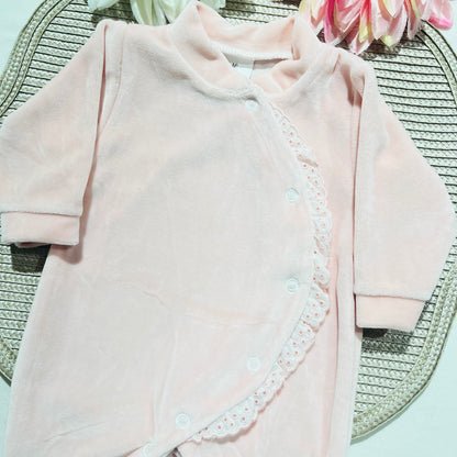 Babygrow Marieta para bebé em veludo