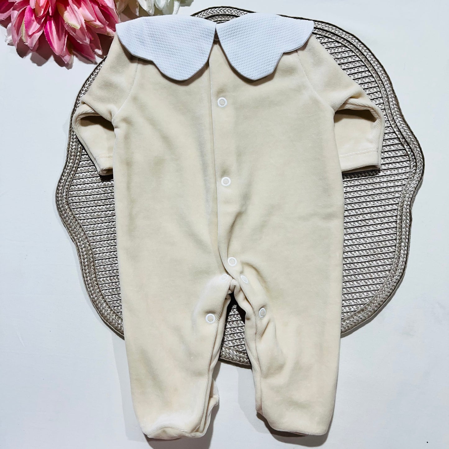 Babygrow em veludo com gola pique