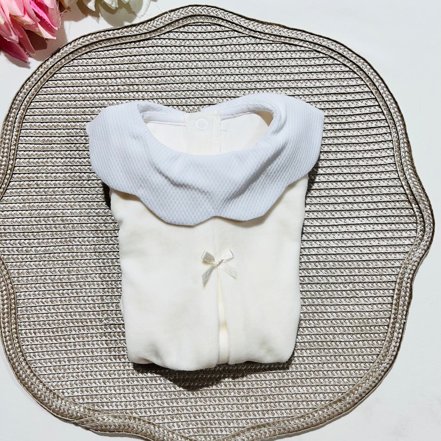 Babygrow em veludo com gola pique